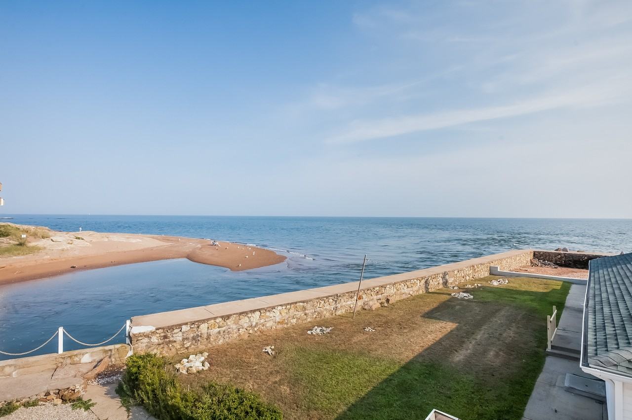 9 Jamaica Ct - Photo 3 of 23