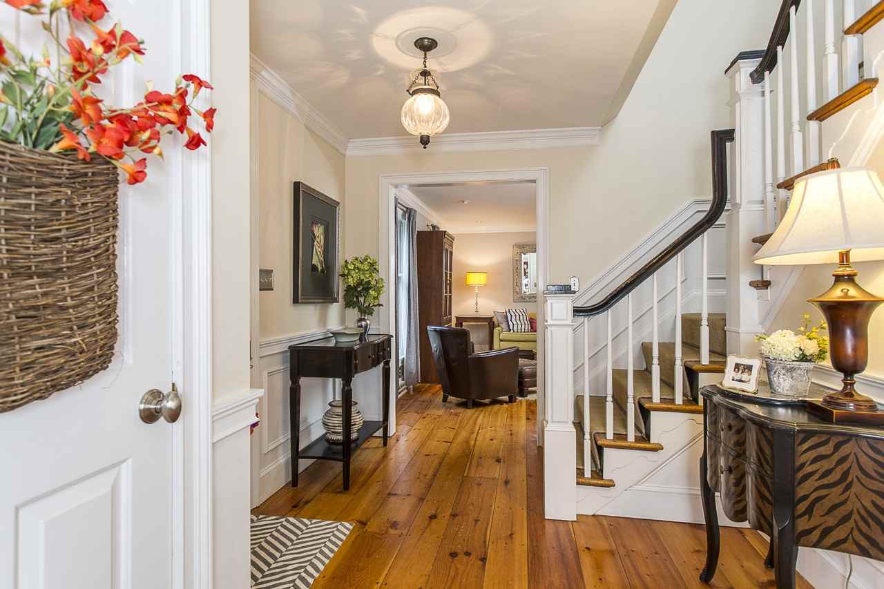 10 Meadow Ln - Photo 2 of 33