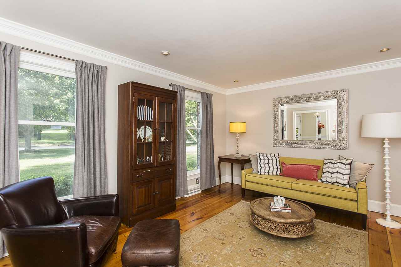 10 Meadow Ln - Photo 3 of 33