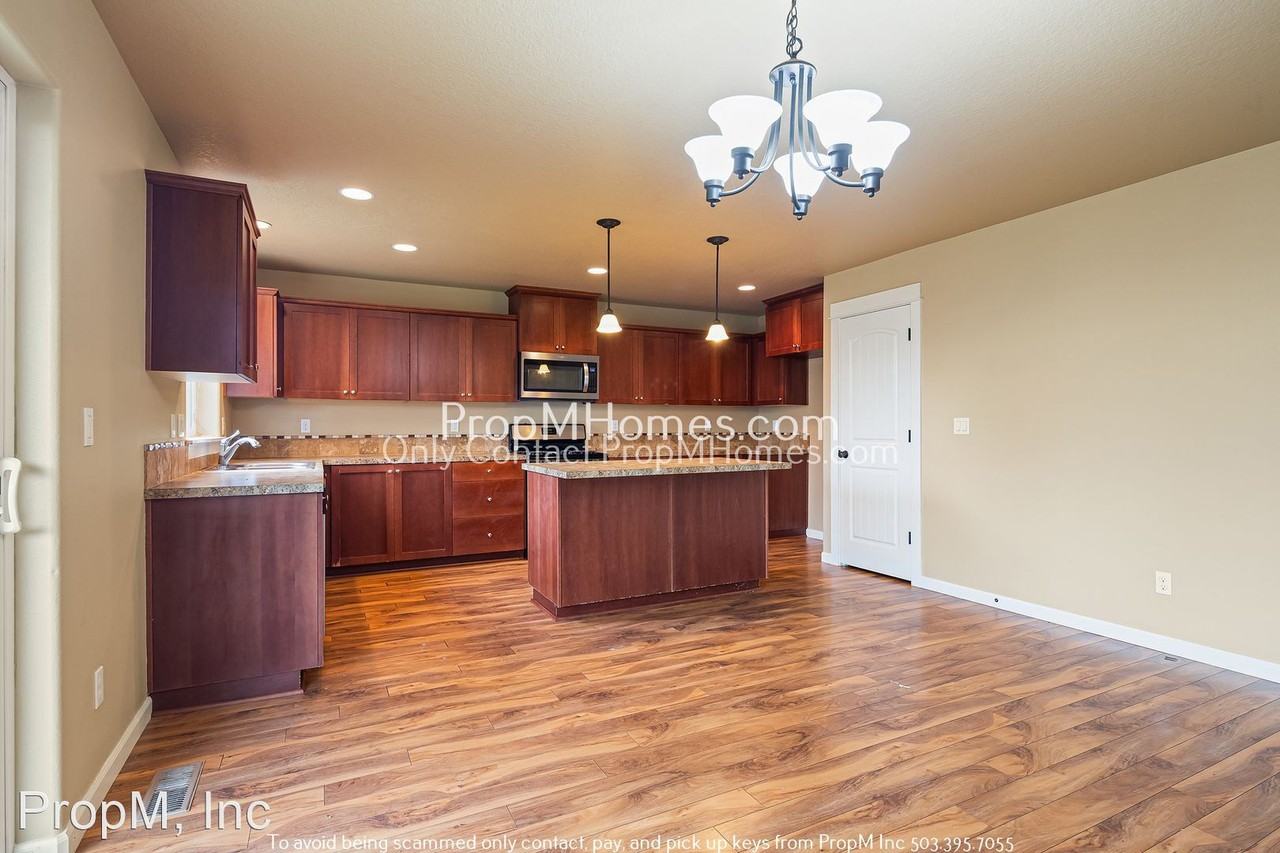 449 Vine Ave - Photo 2 of 38