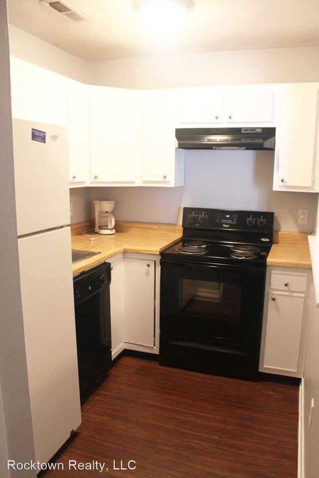 1456 Bradley Drive - Photo 3 of 29