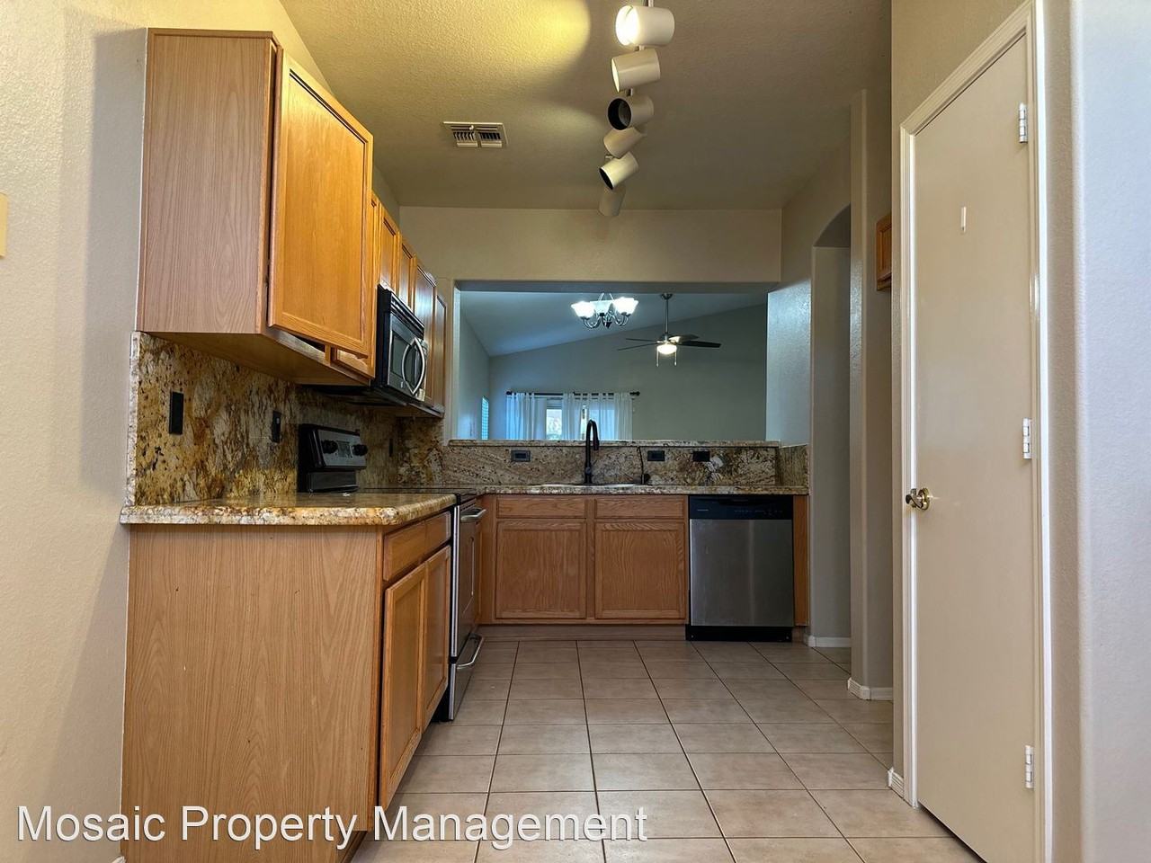 2441 W Indigo Dr - Photo 3 of 14
