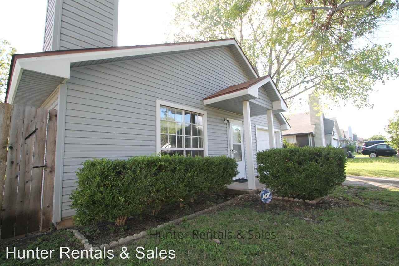 2404 Windmill Dr - Photo 2 of 19