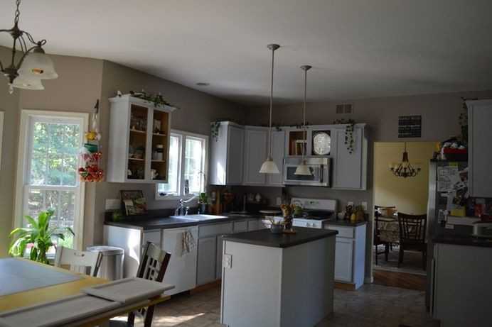 1217 Tasker Ave - Photo 3 of 10