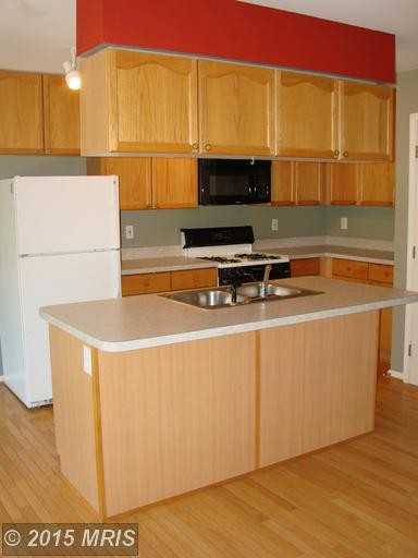 1185 Lindsay Ln - Photo 3 of 24