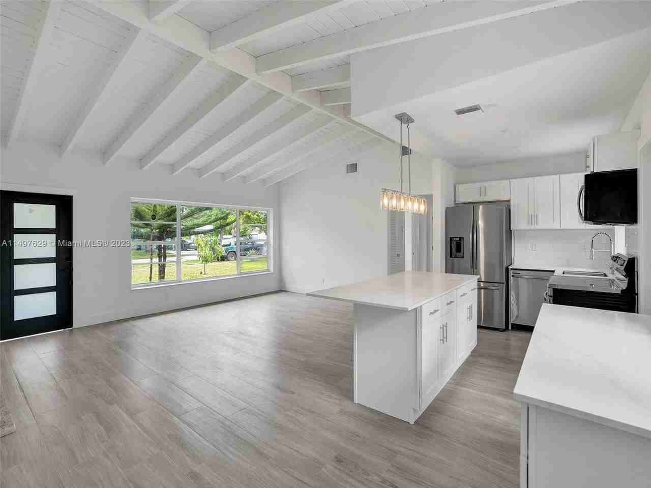 441 Carolina Ave - Photo 3 of 8