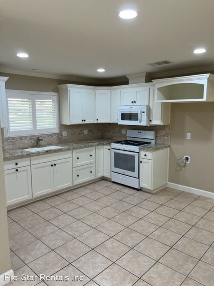 156 E Sherwood Dr - Photo 2 of 8