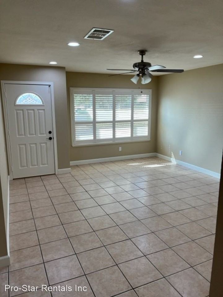 156 E Sherwood Dr - Photo 3 of 8