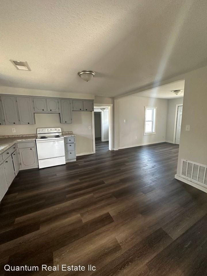 722 Second St - Photo 2 of 8