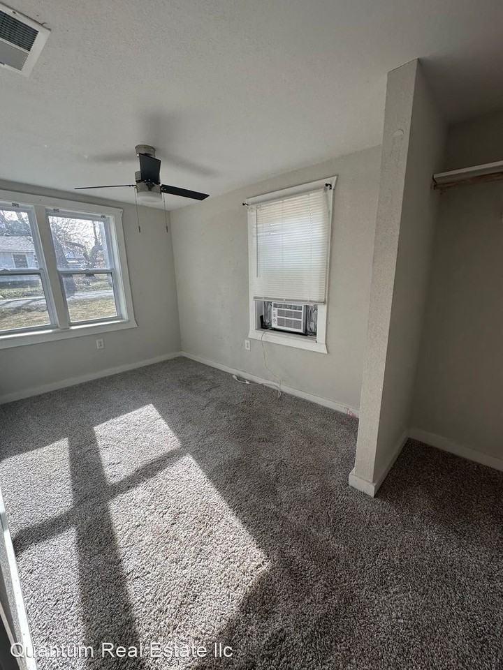 722 Second St - Photo 3 of 8