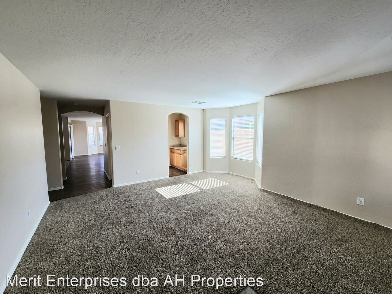 2805 N 106th Dr - Photo 3 of 48