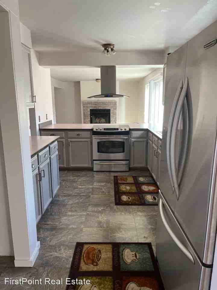 2818 I St Se - Photo 3 of 17