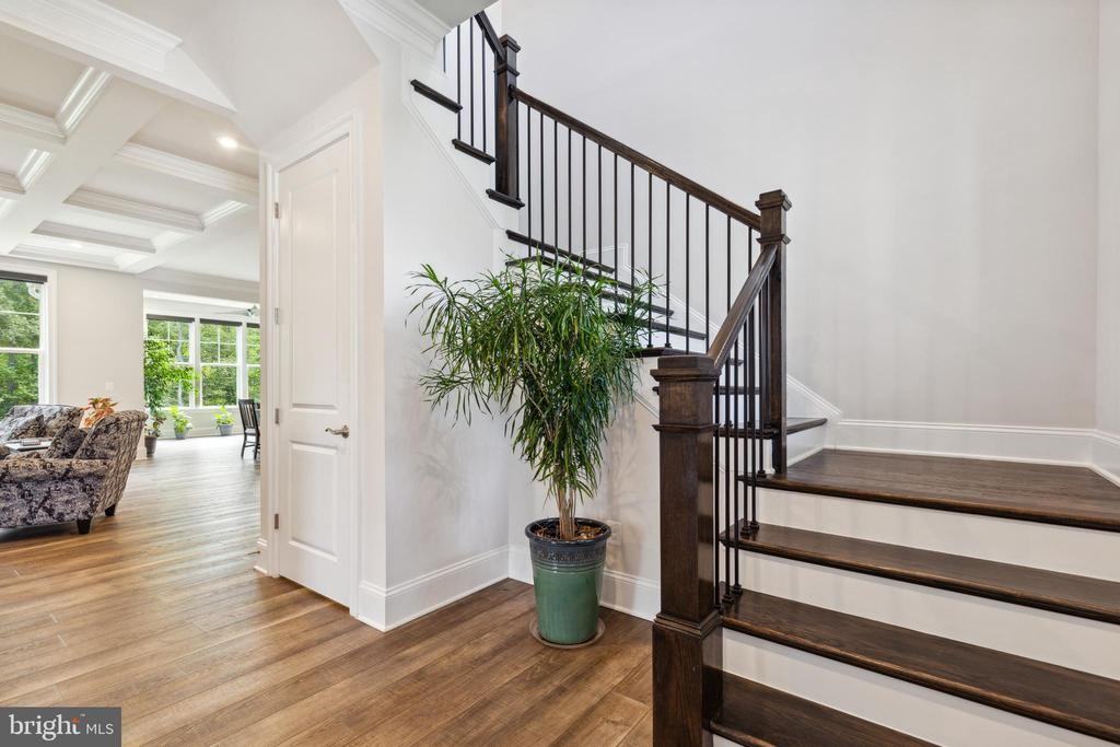 14863 Estella Ln - Photo 3 of 44