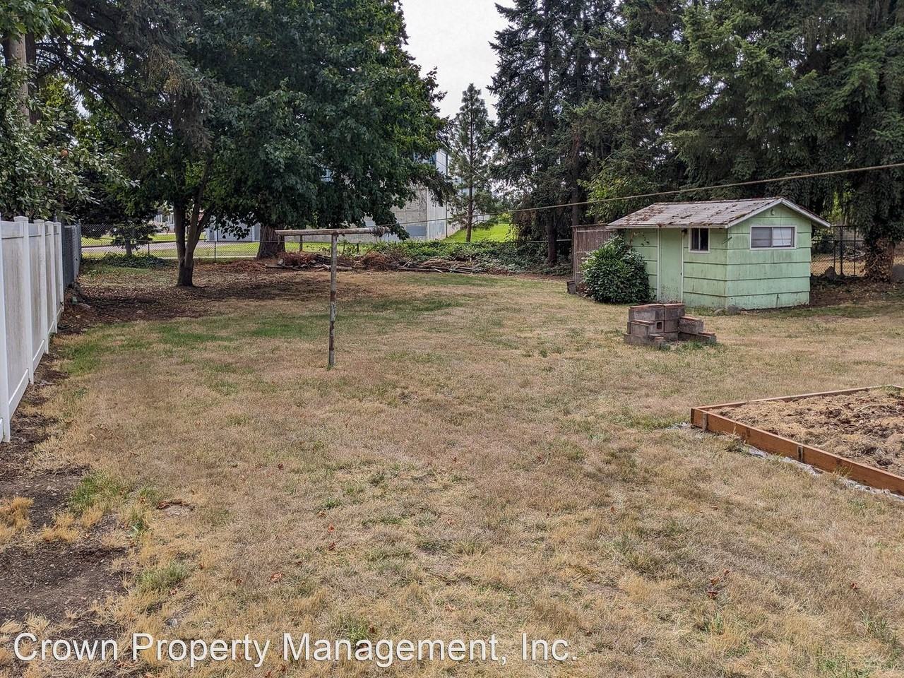 322 Delmar Dr N - Photo 3 of 15