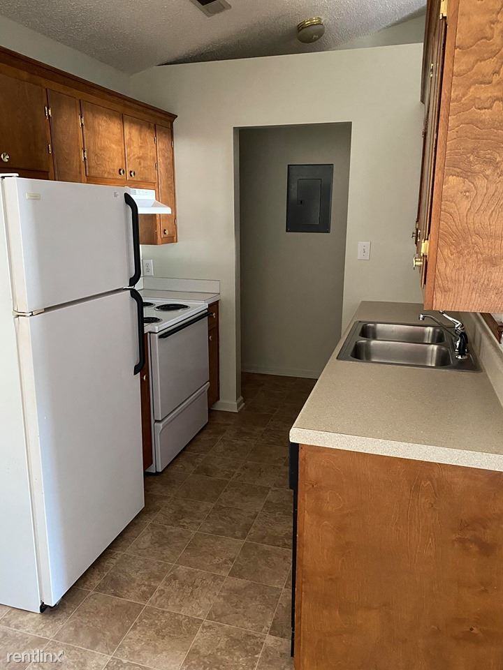 Belle  Meade Apts - Photo 3 of 5