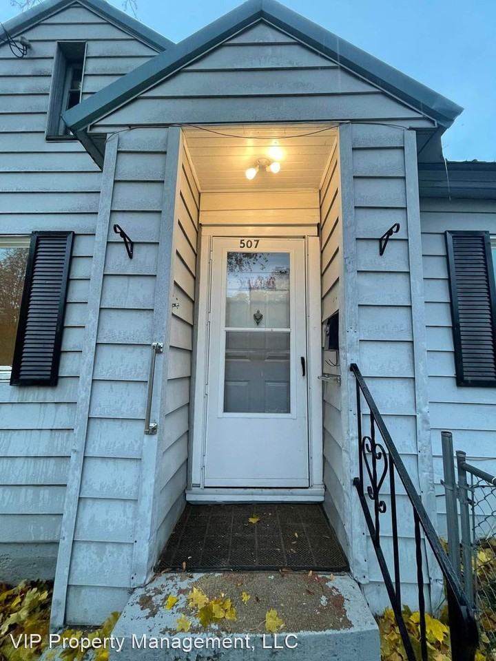 507 S Division St - Photo 2 of 21