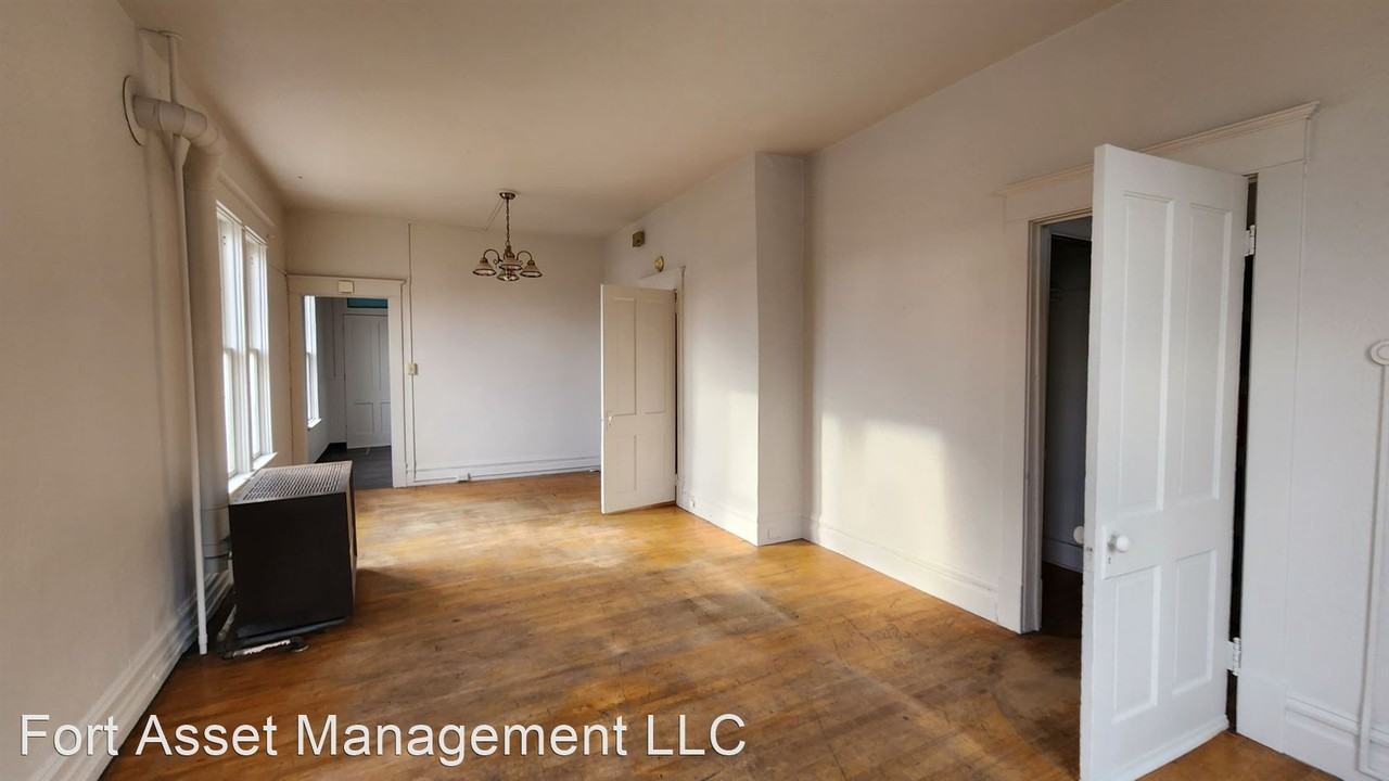 207 S Crystal - Photo 2 of 6