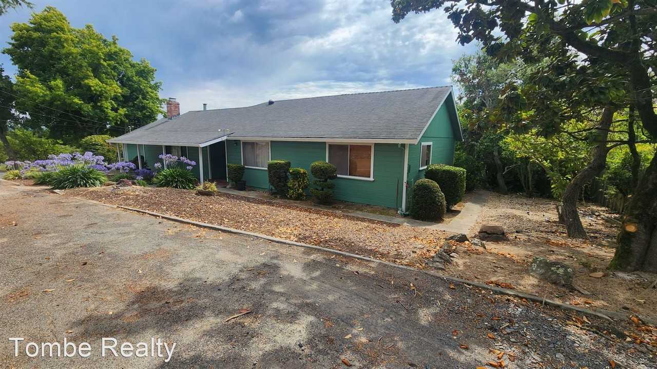 1125 Burnside Rd - Photo 2 of 21