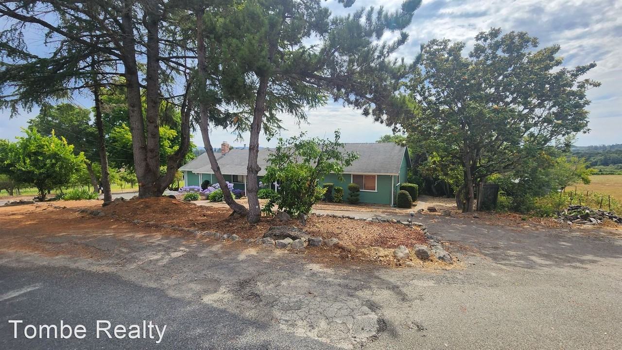 1125 Burnside Rd - Photo 3 of 21
