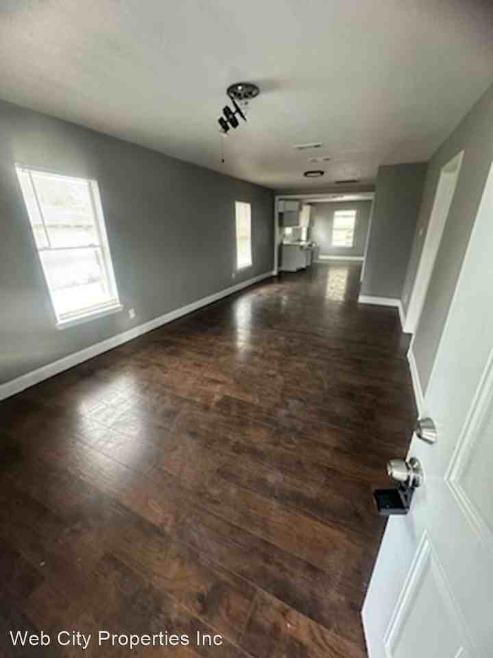 1323 Grinnell St - Photo 2 of 13