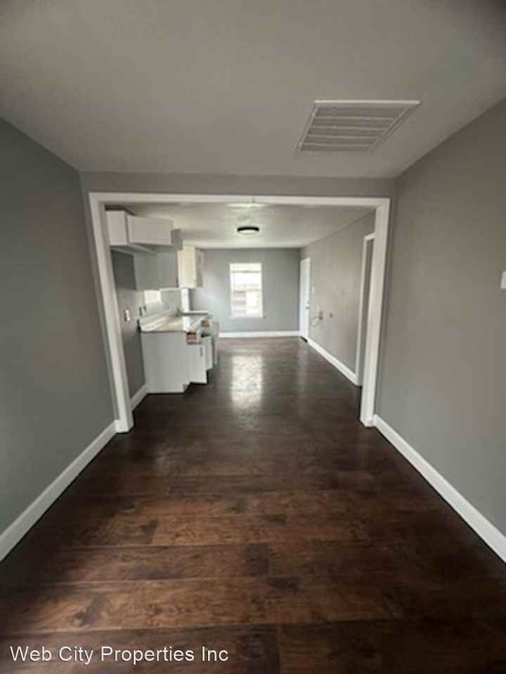 1323 Grinnell St - Photo 3 of 13