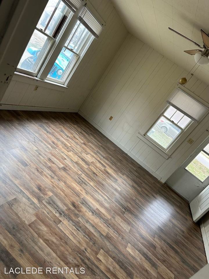718 S Adams Ave - Photo 2 of 5
