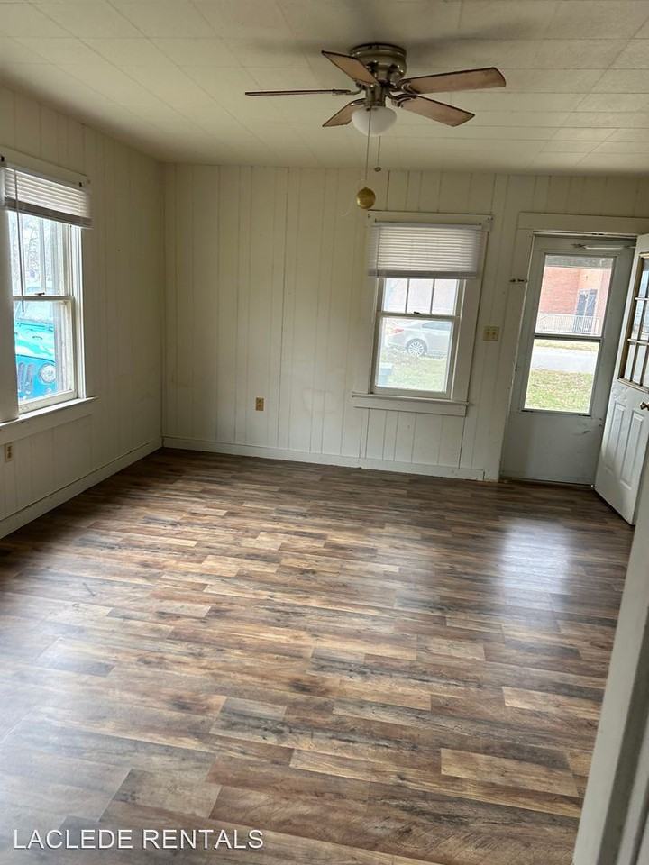 718 S Adams Ave - Photo 3 of 5