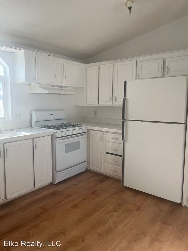 1356 Stitzel Rd - Photo 3 of 11