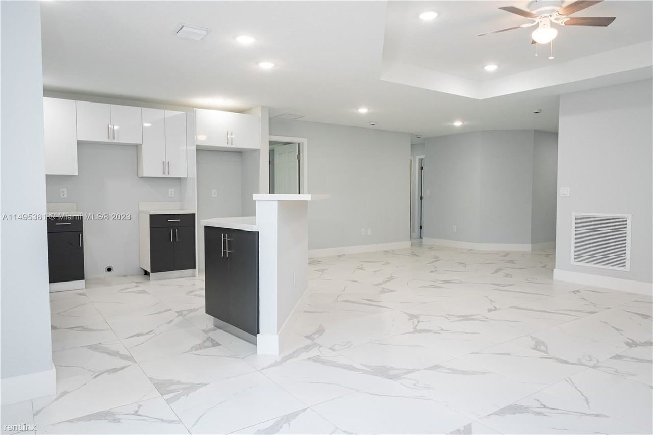 2522 Nw 9th Pl - Photo 3 of 28