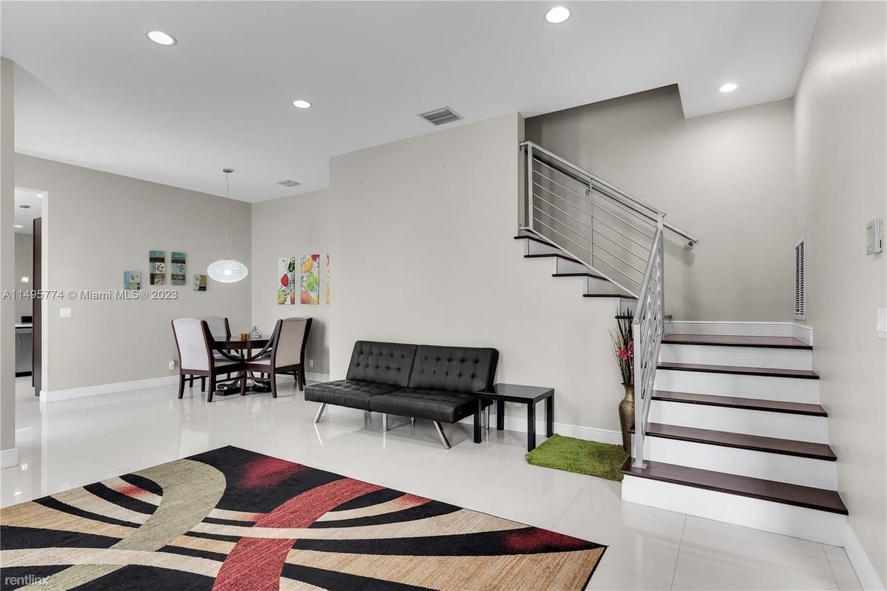 503 Sw 16th St - Photo 2 of 10