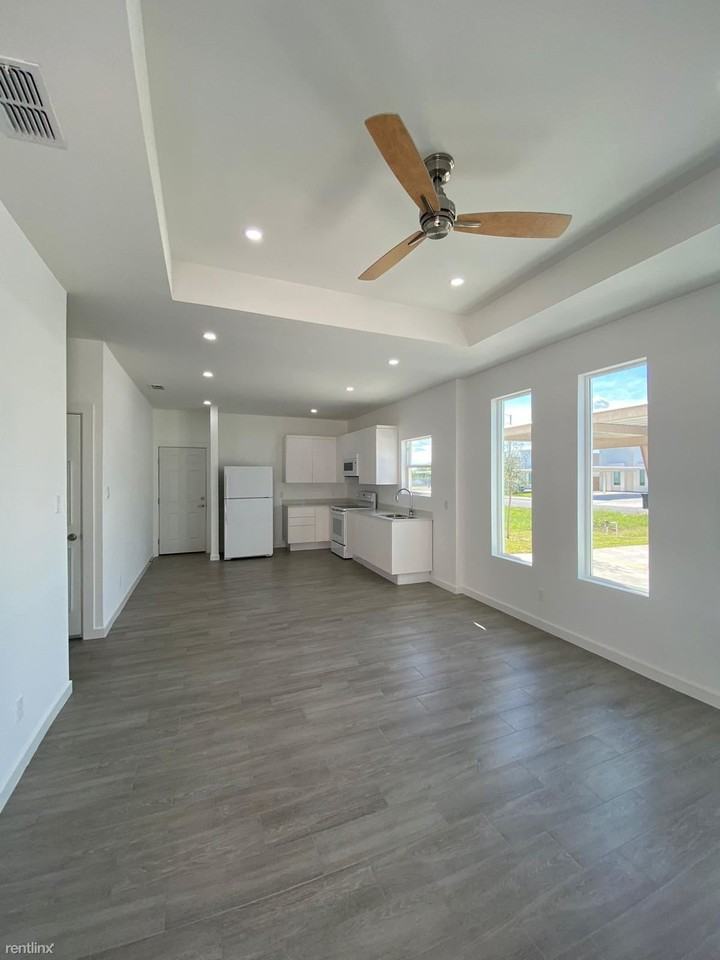 1312 Lore Dr - Photo 3 of 21