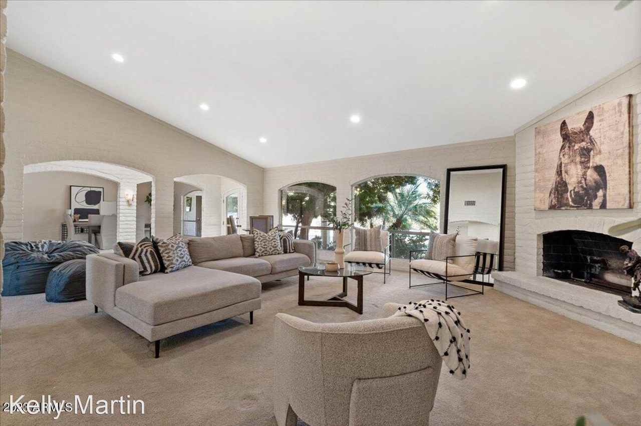 6516 E Maverick Rd - Photo 2 of 33