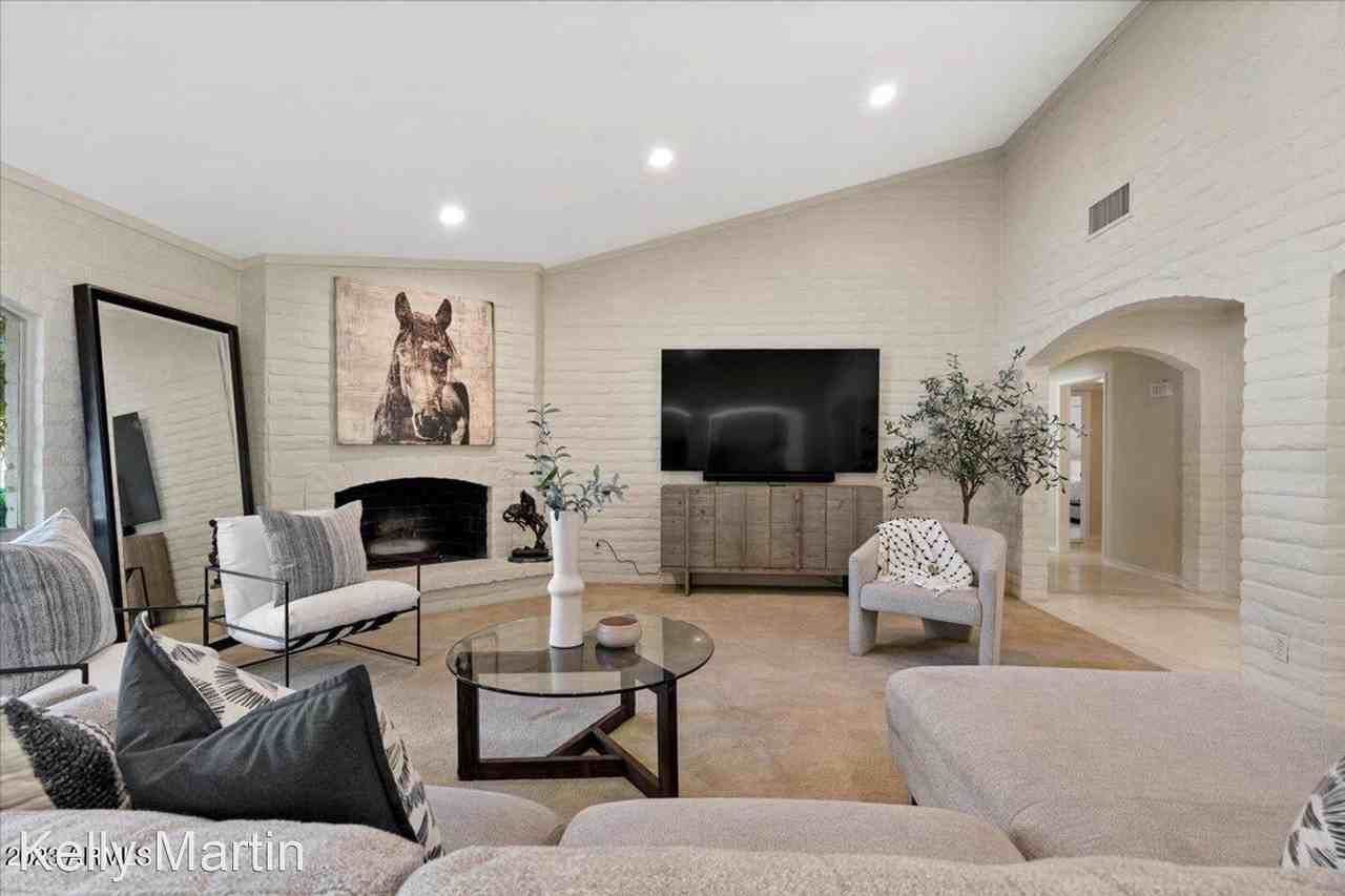 6516 E Maverick Rd - Photo 3 of 33