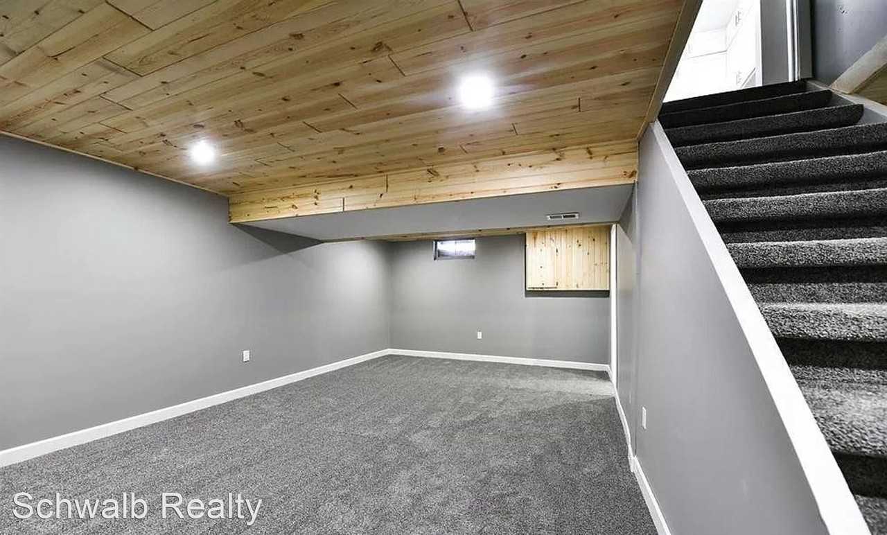 7426 Grover St - Photo 3 of 17