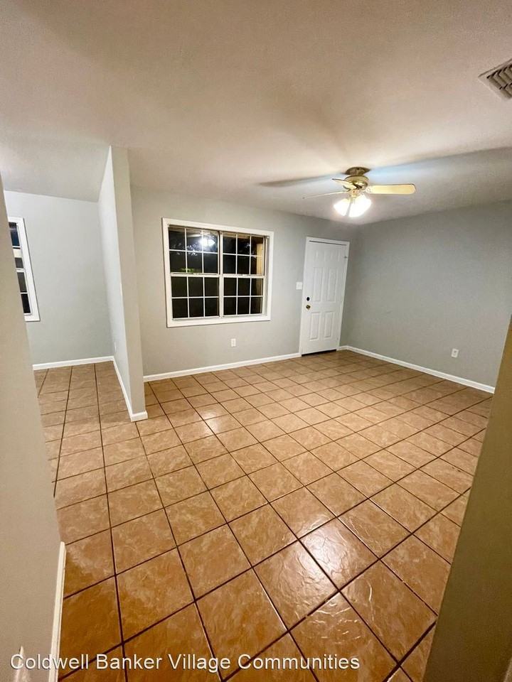 204 Oak St - Photo 2 of 15