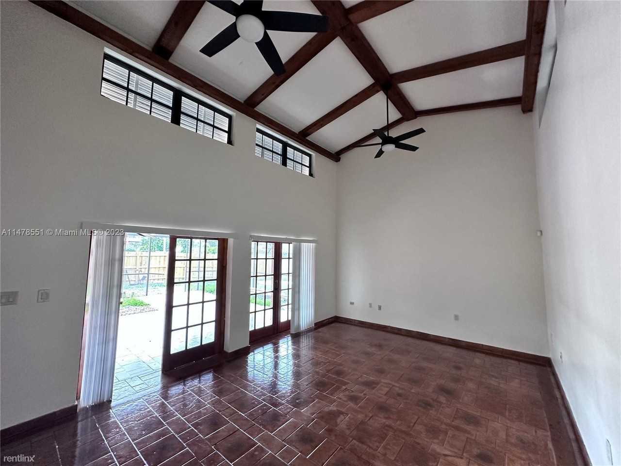 17220 Nw 77th Ct - Photo 3 of 8