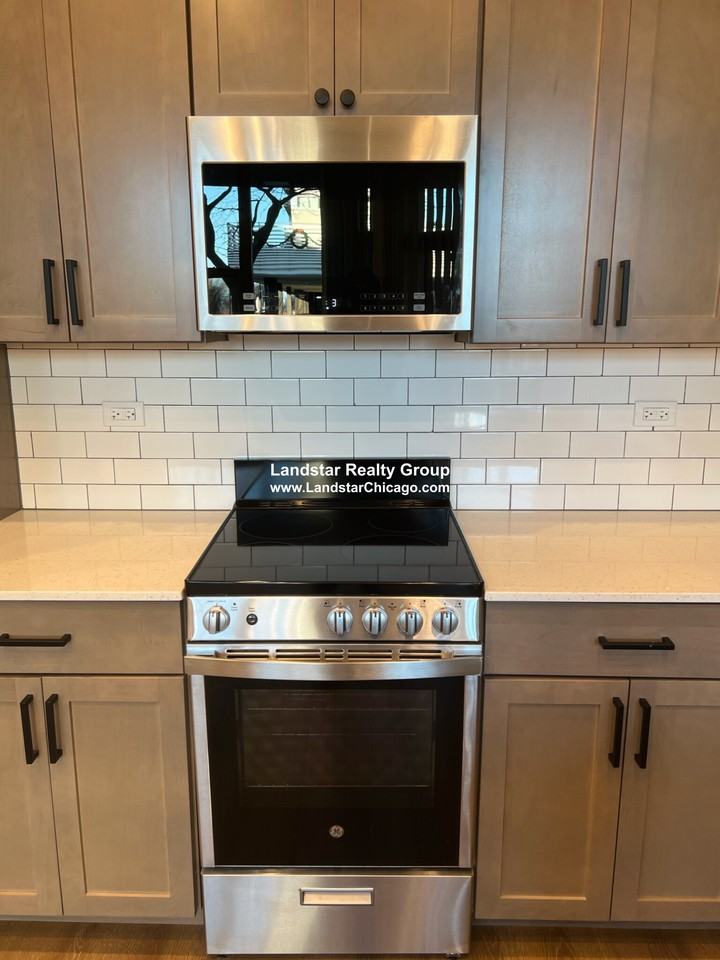 5600 N Sheridan Rd #1C - Photo 3 of 16