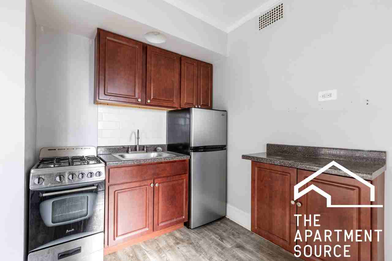6930 N Greenview Ave #502 - Photo 2 of 15