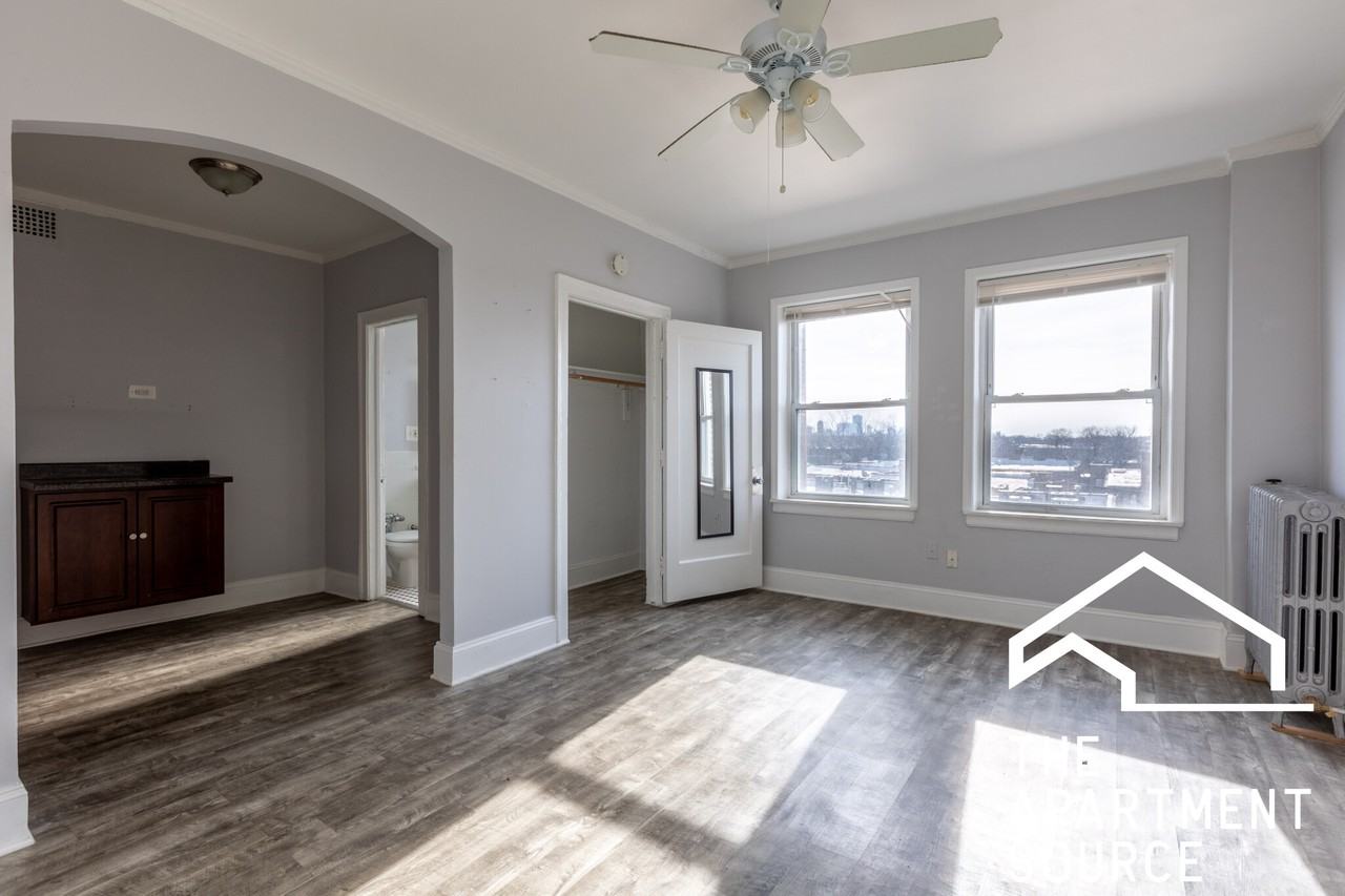 6930 N Greenview Ave #502 - Photo 3 of 15
