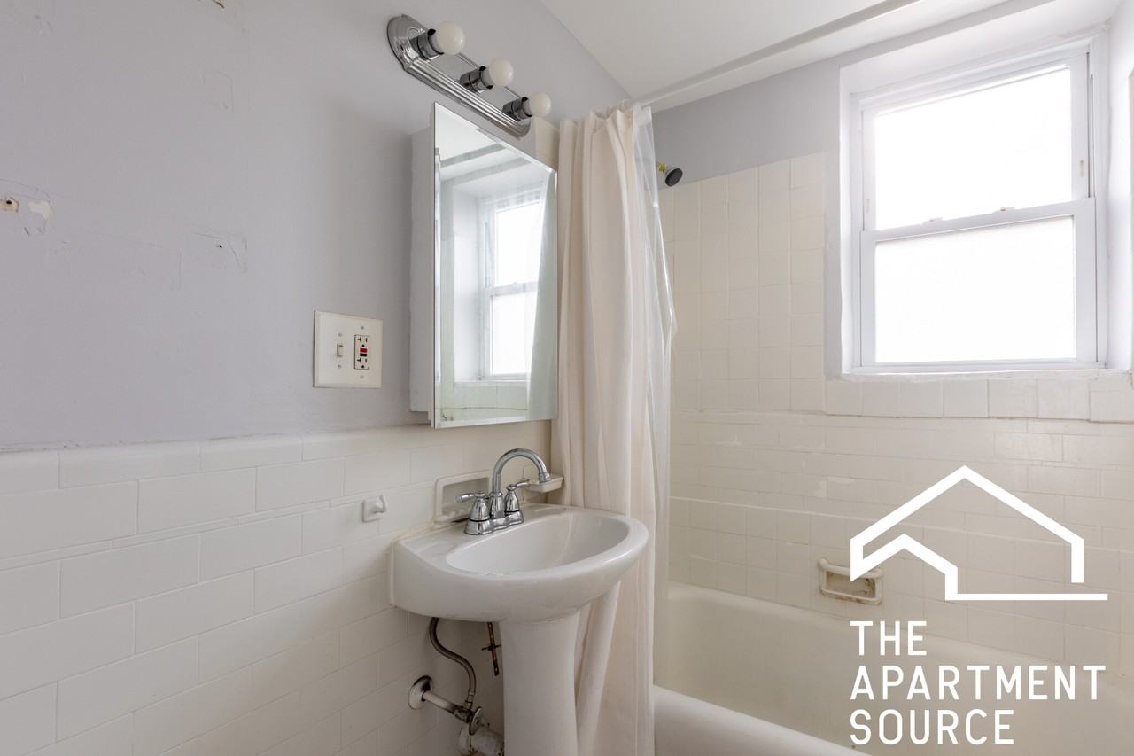 6930 N Greenview Ave #502 - Photo 7 of 15