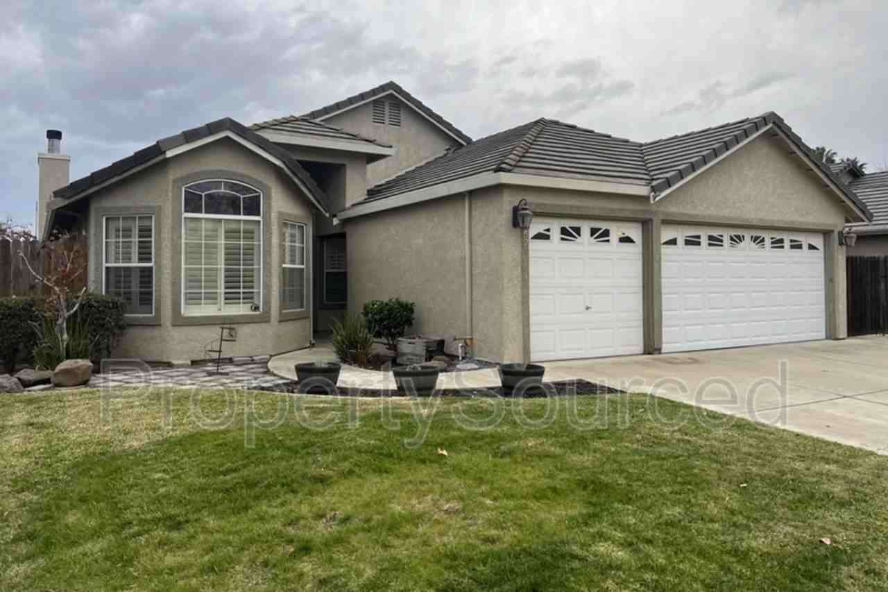 521 Pecan Dr - Photo 2 of 35