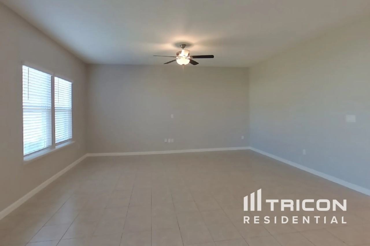 10919 Haws Ln - Photo 2 of 31