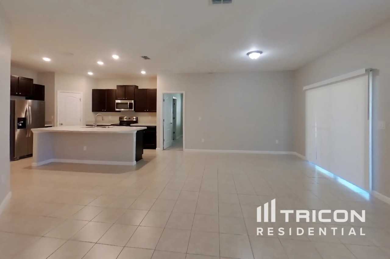 10919 Haws Ln - Photo 3 of 31