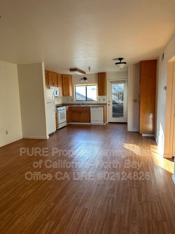 915 S Oak St - Photo 3 of 17