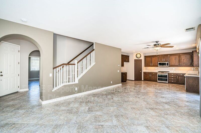 890 Yosemite Dr - Photo 6 of 35