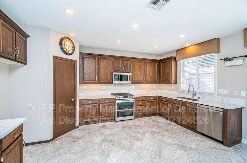 890 Yosemite Dr - Photo 7 of 35