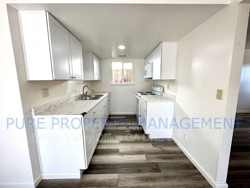 555 Bridge St - Photo 3 of 11