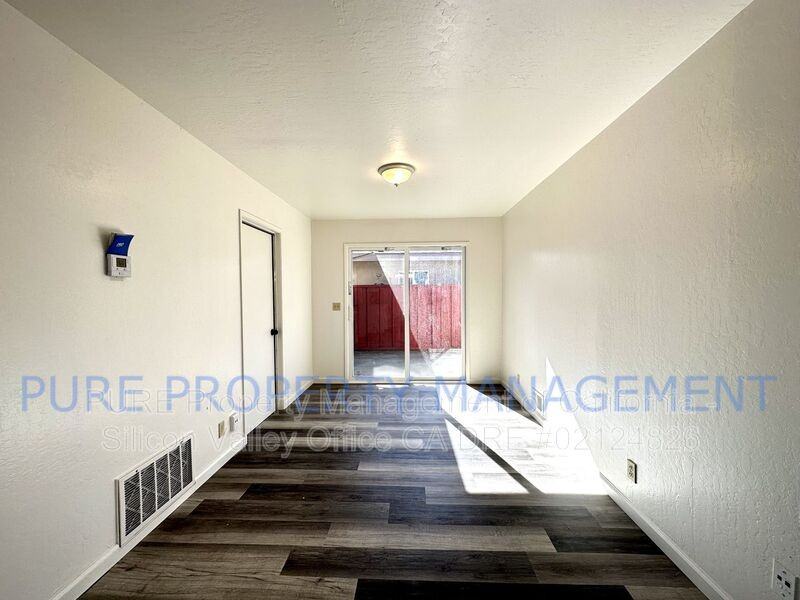 555 Bridge St - Photo 4 of 11