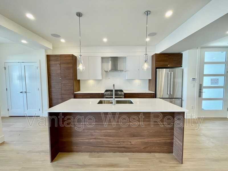 801 Grenfell Ave #3 - Photo 2 of 34