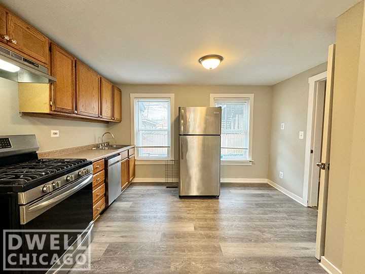 1152 W 17th St #CH1 - Photo 2 of 16